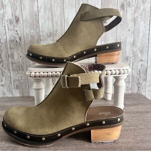 Women's Chaco Casual Clogs Moss Green Size 9